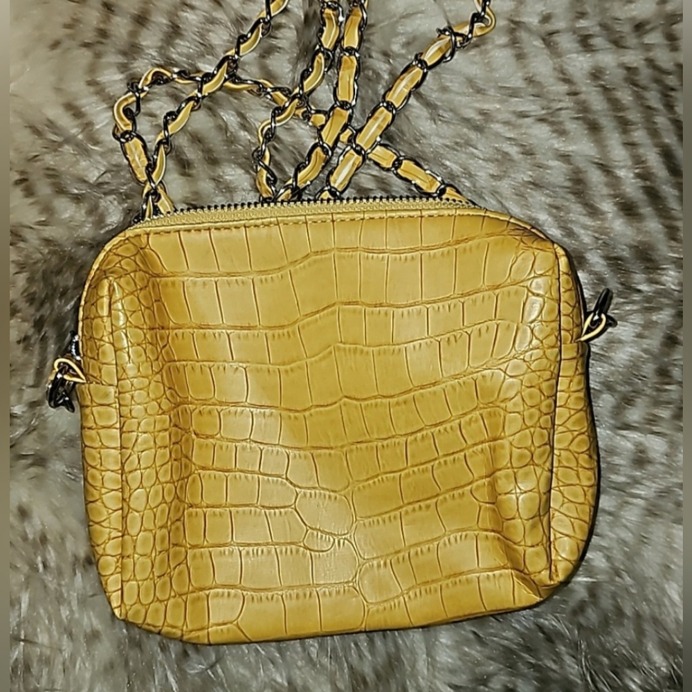 CUTE Yellow Snakeskin Crossbody - Picture 5 of 5